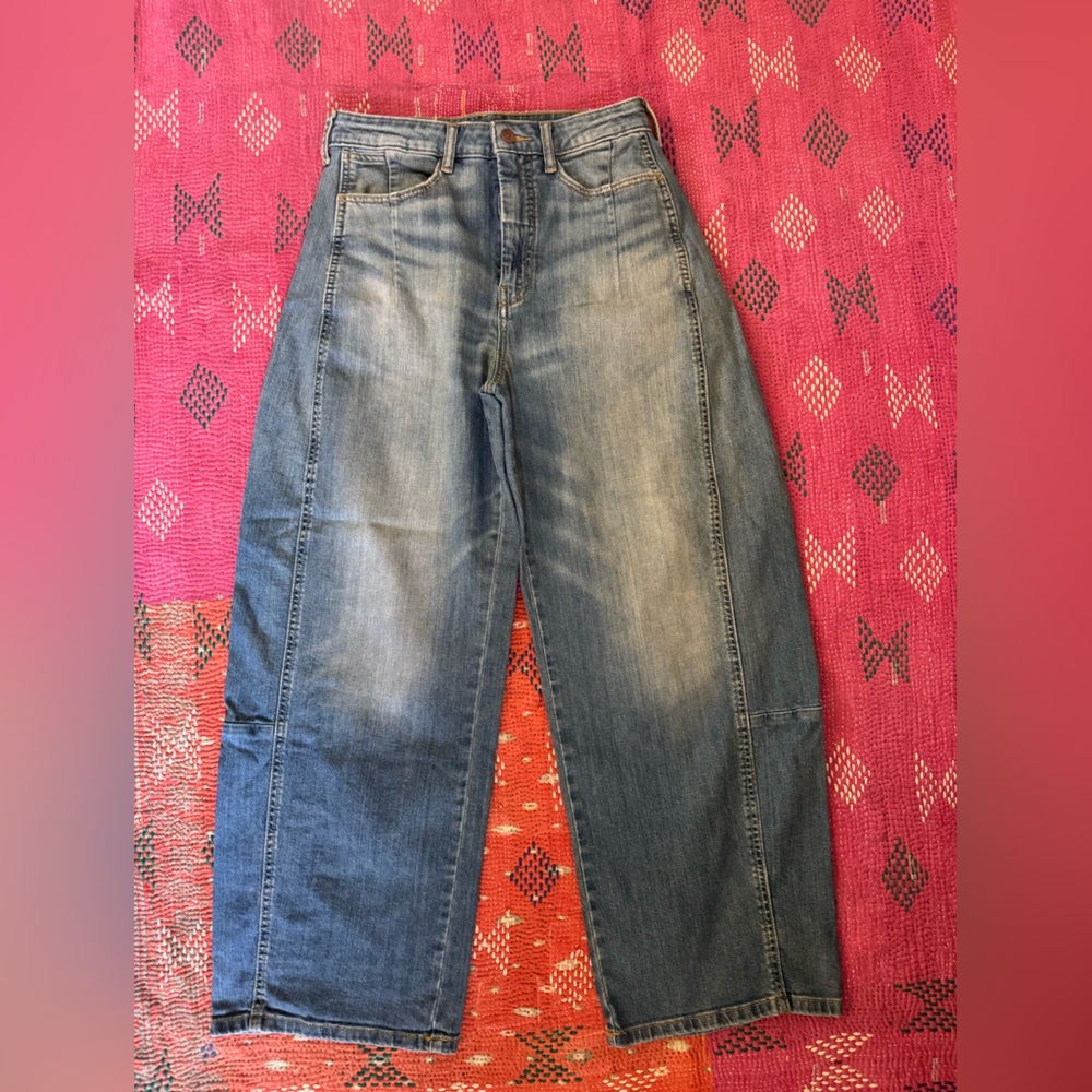 The Kenna Mid-Rise Heritage Barrel Jeans by Pilcro
27Tall